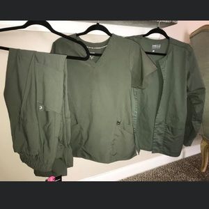 Wonder wink scrub set